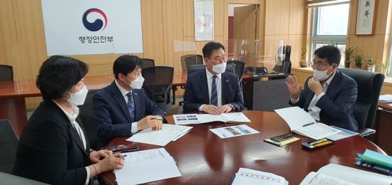 김산 이미지