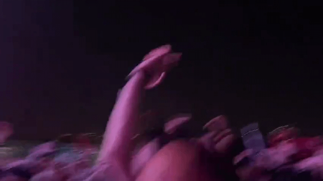 1일 우한에서 열린 스트로베리 뮤직 페스티벌에서 중국인들이 열광하고 있다. [트위터 캡처]