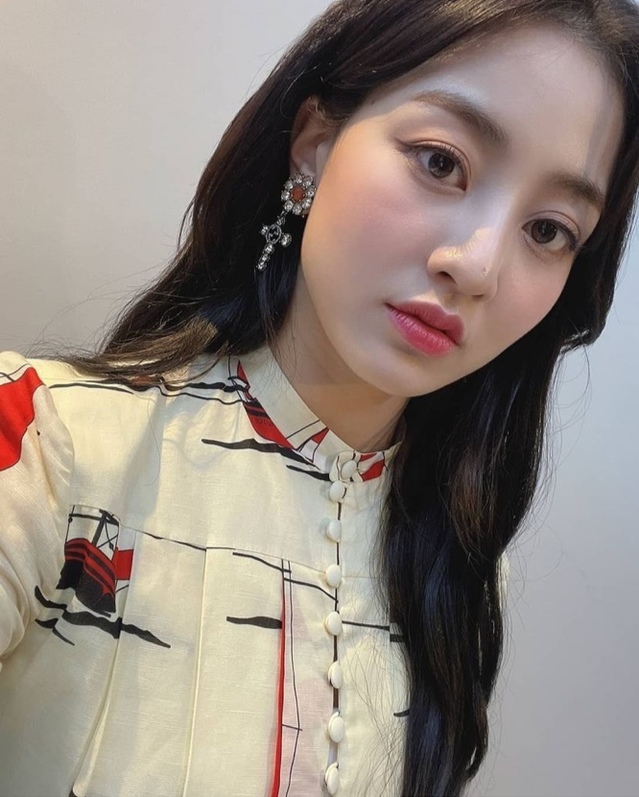트와이스 지효, 월요일 '쿠라 쿠라' 트와이스 지효, 월요일 '쿠라 쿠라'