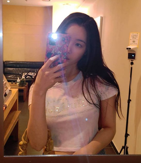 입은_EVEN 이미지