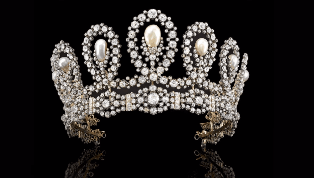 한화 18억6,000만원에 낙찰된 19세기 이탈리아 왕실의 티아라. /출처=소더비 유튜브