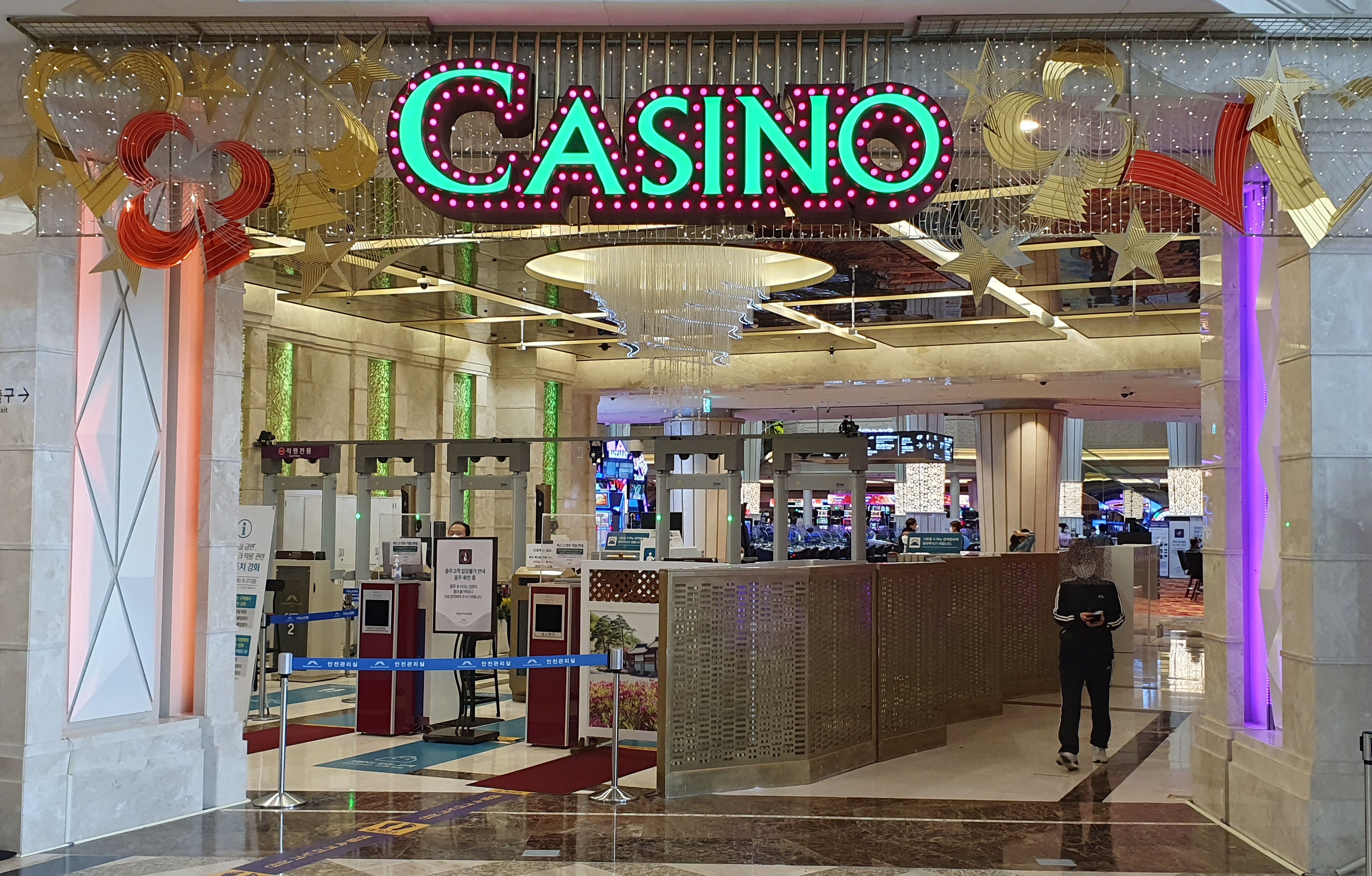 최원우의 아무튼 인터뷰] 도박으로 100억 날린 노인에게 