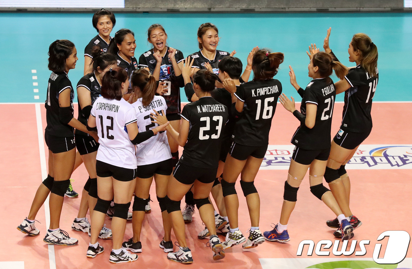 태국 여자배구대표팀, 코로나 22명 집단 감염..VNL 출전 포기 의사