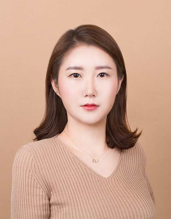 증명사진 배경에 '색깔' 넣어 대박난 대학생 | 매콤달콤 증명사진 배경에 '색깔' 넣어 대박난 대학생 | 매콤달콤