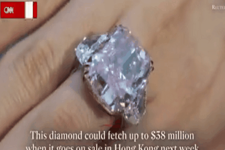 세계에서 가장 큰 15.81캐럿의 ‘퍼플 핑크 다이아몬드’가 크리스티 경매에서 2929만 달러(한화 약 330억 4500만 원)에 최종 낙찰됐다.