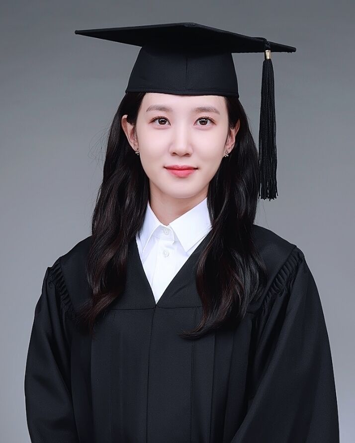 '역대급 졸업사진' 공개된 서강대 출신 얼짱의 정체 | 어썸클 '역대급 졸업사진' 공개된 서강대 출신 얼짱의 정체 | 어썸클