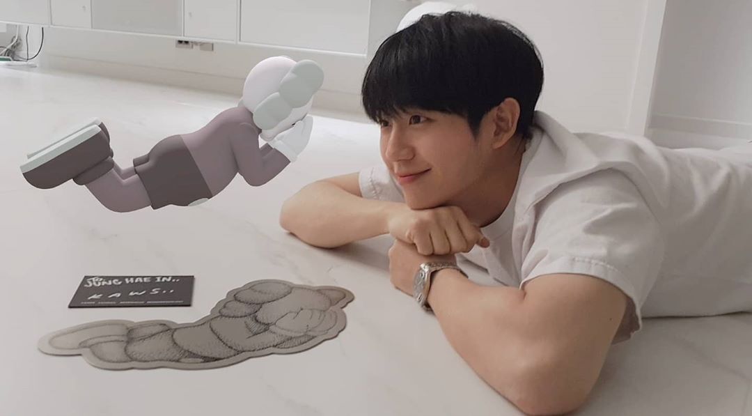 BTS 제이홉, RM이 빠진 카우스 AR 전시? | 더블유 코리아