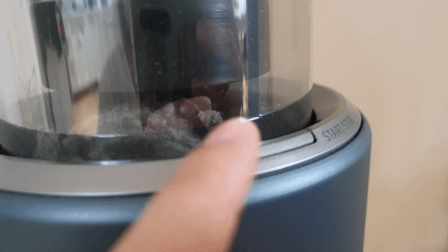 삼성 비스포크 제트는 에어펄스 기술과 일직선 구조를 이용해 청정스테이션으로 먼지가 깔끔하게 비워진다. (사진=지디넷코리아)