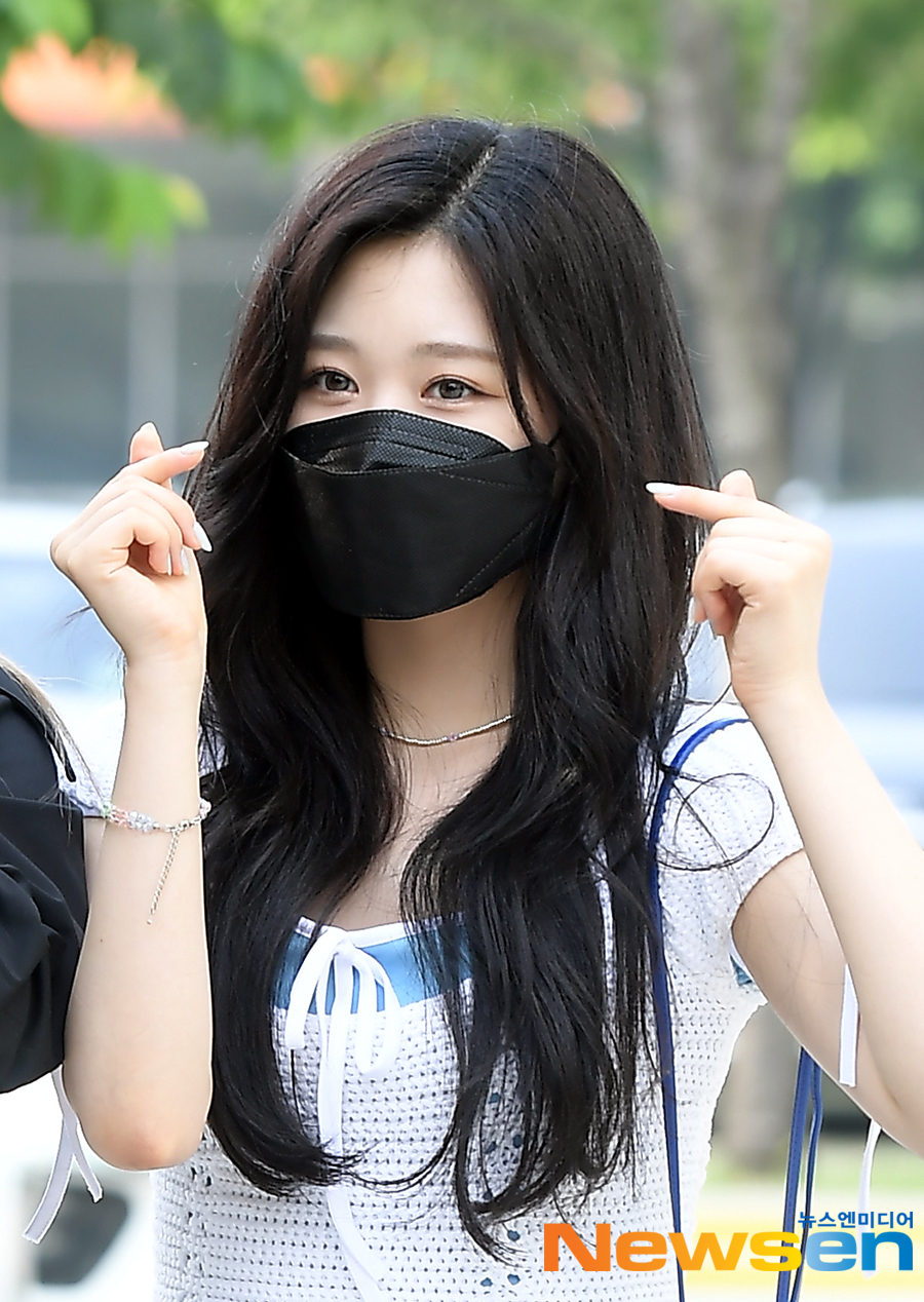 블링블링 유빈, 귀요미 막내의 하트 받으세요~[포토엔Hd]