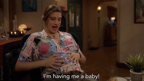 철분을 충분히 섭취하면 임신 중 탈모 예방과 태아의 성장에 도움이 될 수 있다. 출처 Giphy