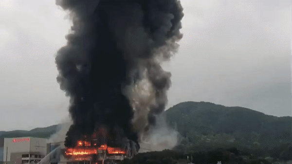경기 이천시 쿠팡 물류센터 화재 사고 당시 지역 주민이 촬영한 화재 현장.  독자 제공