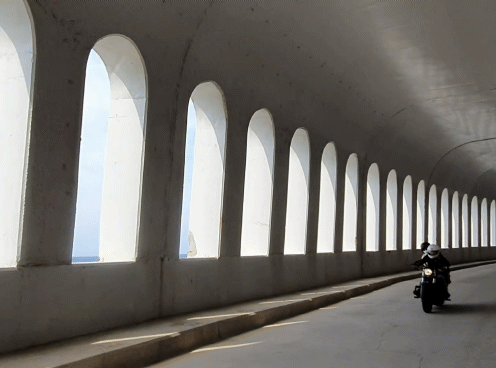 할리 데이비슨을 타고 울릉도를 질주하는 신계숙 교수. 울릉도=전수진 기자