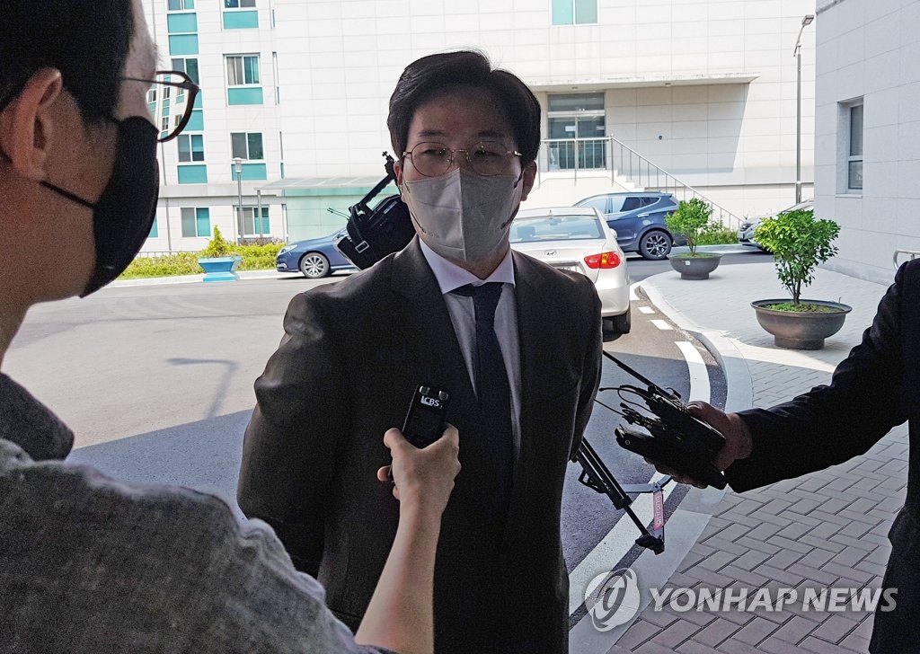 ì—¬ì¤'ì‚¬ ìœ ì¡± 15ë¹„í–‰ë‹¨ ê°„ë¶€ 4ëª… ì¶