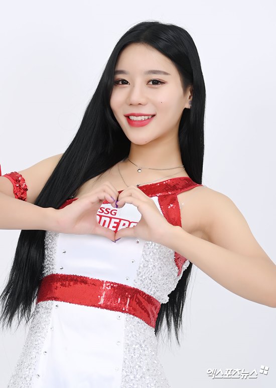 장은유 "20대 마지막, 무대 찾아 아이돌→치어리더..음악 활동도 계속" [엑's 인터뷰②]