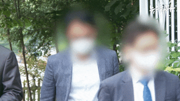 한서은 씨를 성폭행한 혐의로 재판을 받고 있는 성모 중령이 군사법원을 나서고 있다.&nbsp;