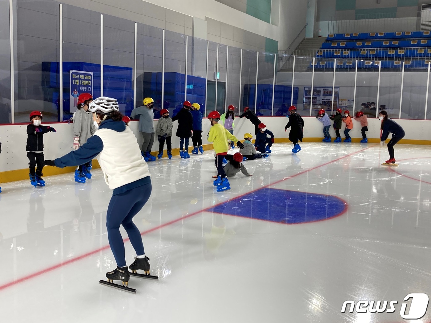 청주시 실내 빙상장 이미지