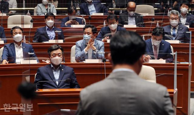 꿈틀 이미지