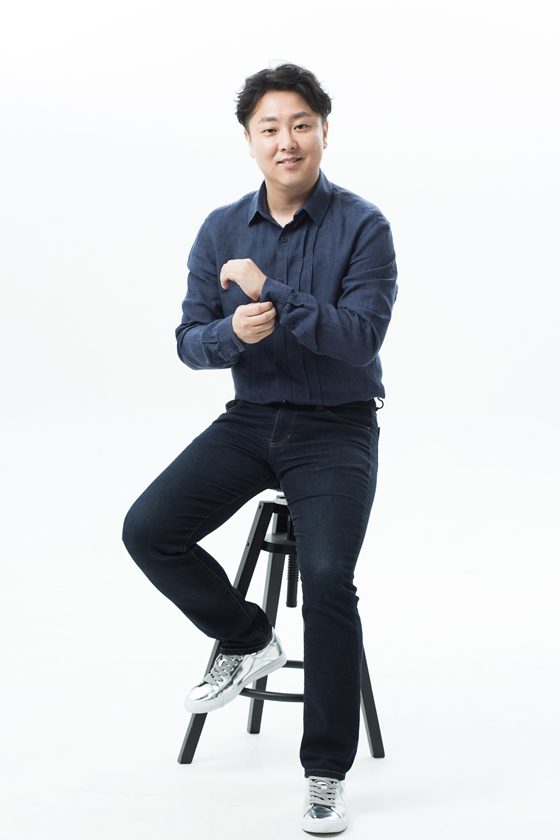 윤스토리엔터테인먼트 이미지