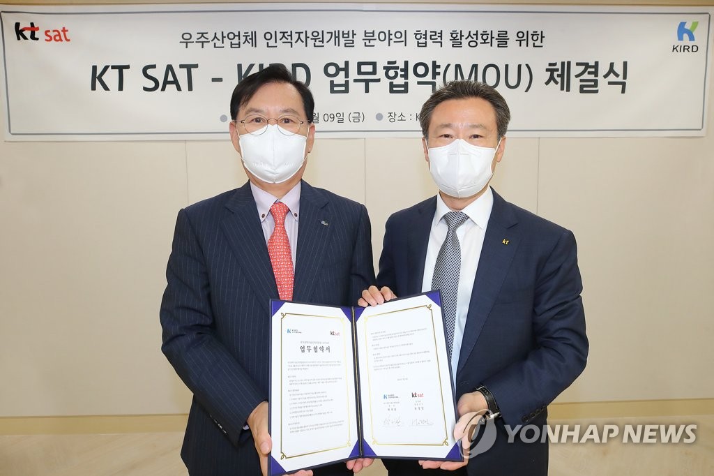 우주인력 이미지