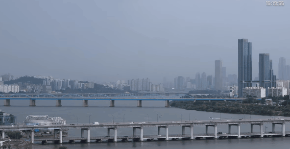 ‘토르 번개’는 지난 19일 서울 반포대교 서편 세빛둥둥섬 인근에서 오후 4시 19분 56초 한 차례 목격됐다. 출처 유튜브