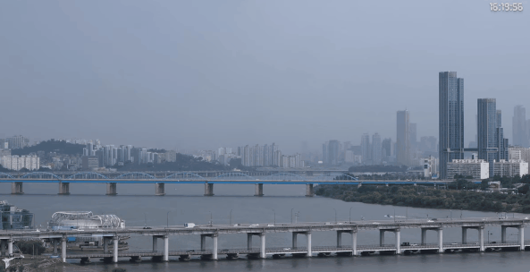 느린 화면으로 본 ‘토르 번개’. 출처 유튜브