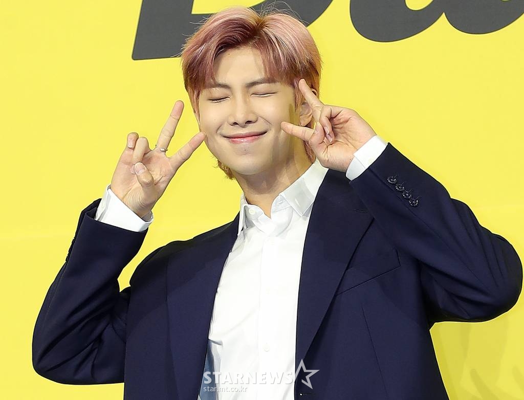 방탄소년단 RM 'Butter' 빌보드 핫100 1위 자축 "아미 보고싶어요"