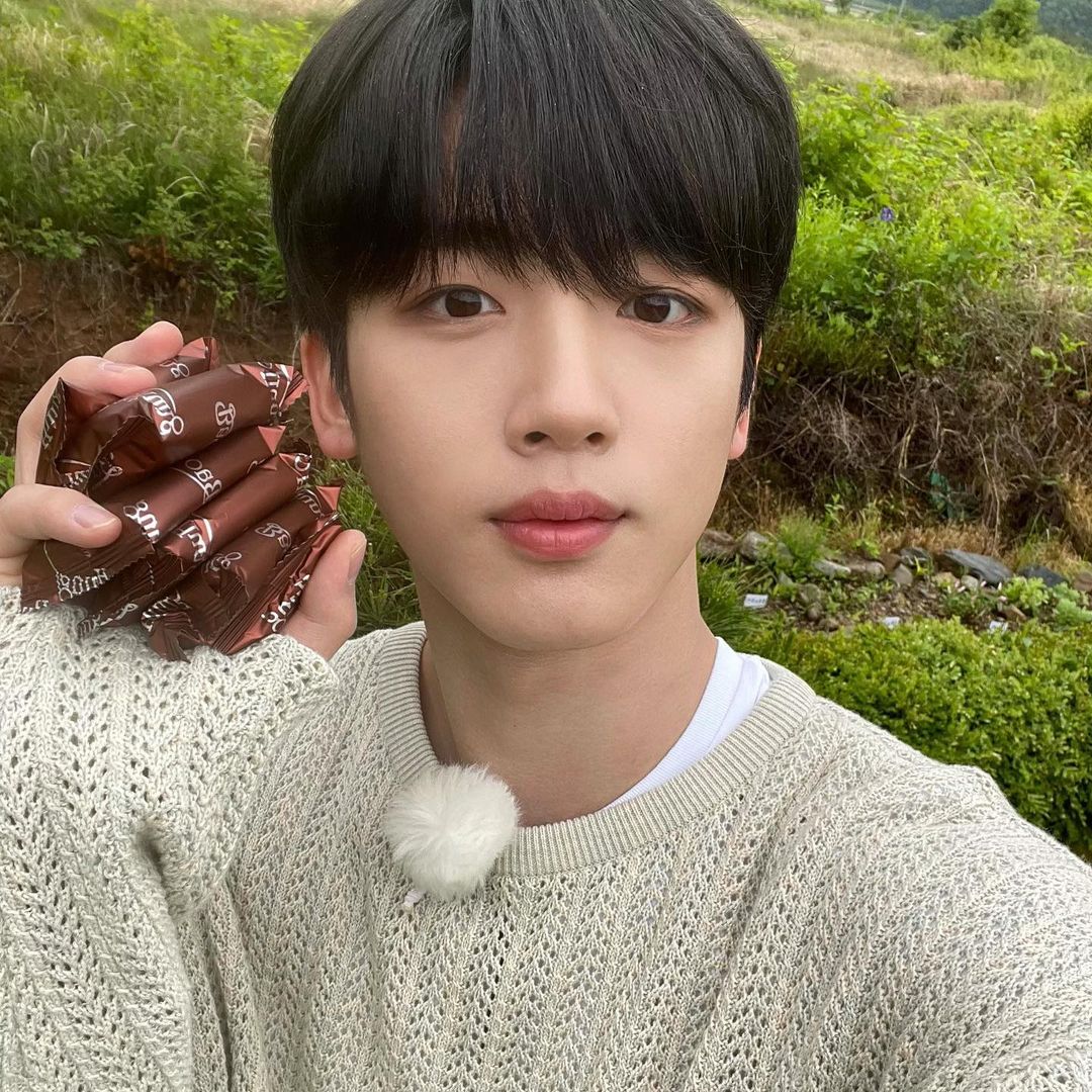위아이 김요한, 초콜릿처럼 달콤한 비주얼 [인스타]