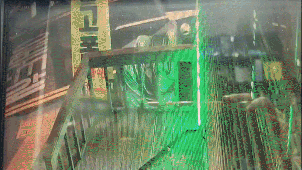 지난 2일 새벽 1시 30분쯤 인천 계산동의 한 중고 휴대전화 매장에 절도범이 침입하는 장면. 〈영상=기자 직접 촬영〉