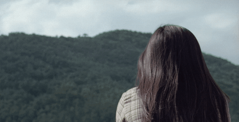 영화 '엽기적인 그녀'에서 '그녀'가 "견우야 미안해! 나도 어쩔 수 없는 여잔가봐!"를 외치는 장면. 많은 패러디를 낳았다./신씨네