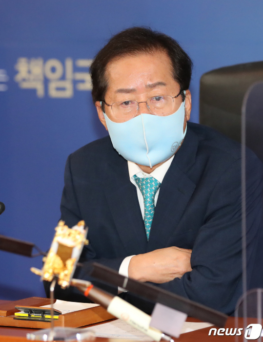 진윤 이미지