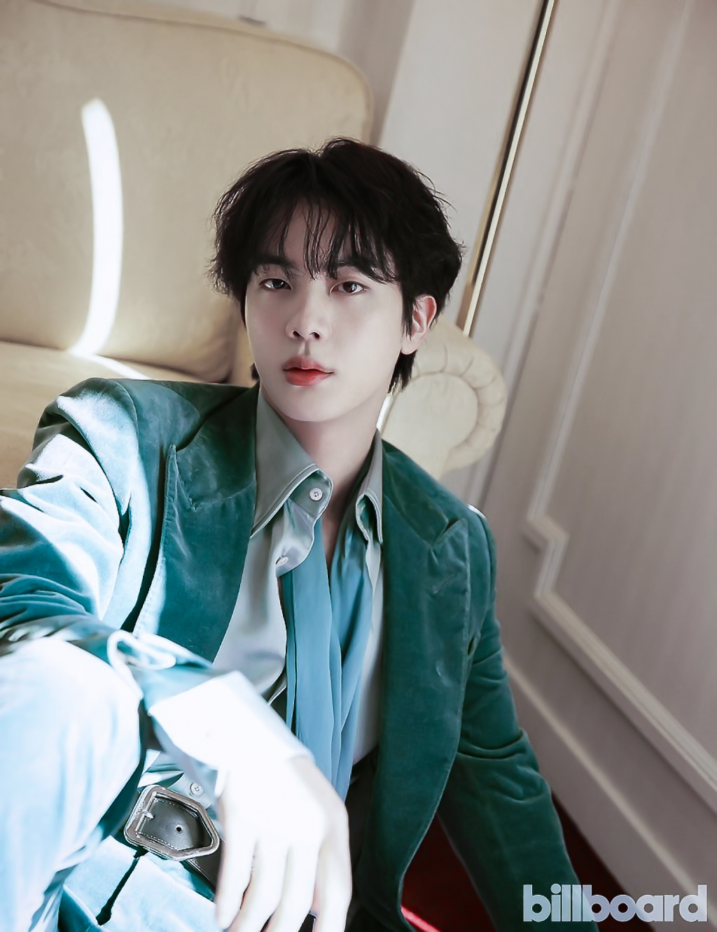 방탄소년단 진, 女心 녹이는 월와핸 고품격 비주얼 방탄소년단 진, 女心 녹이는 월와핸 고품격 비주얼