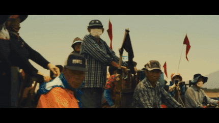 충남 서산 갯벌을 배경으로 한 머드맥스 [유튜브 캡처]