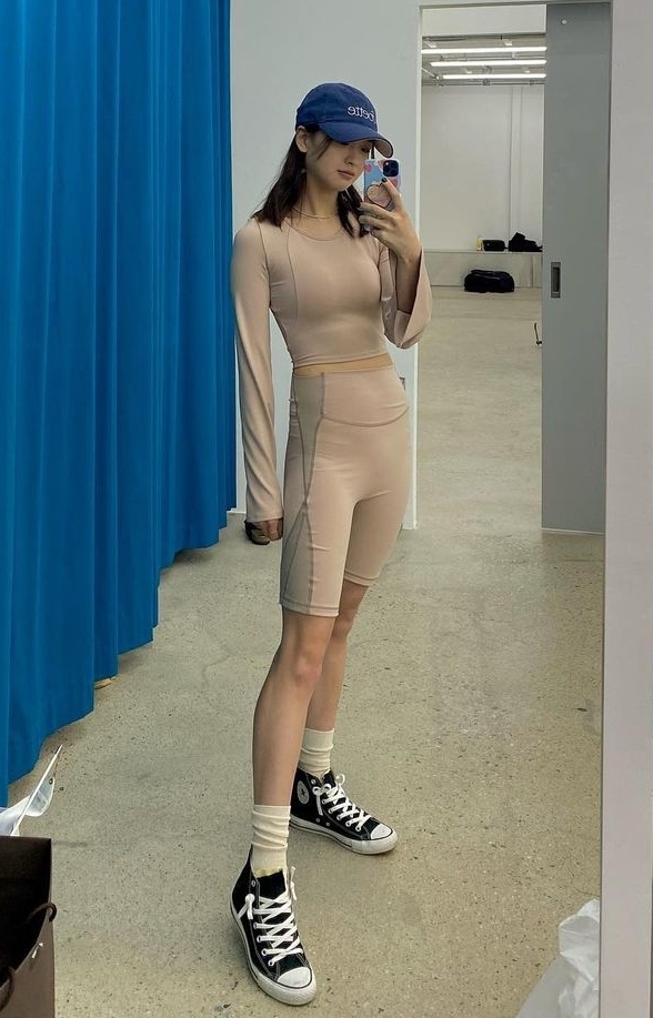 손연재 합성 누드 손연재, 美친 비율로 완성한 누드톤 레깅스룩
