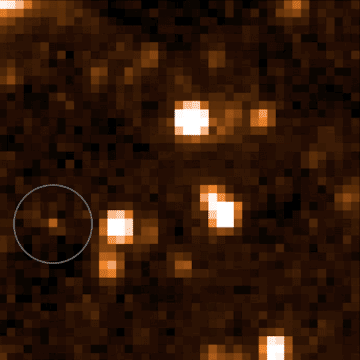 아마추어 천문학자 댄 캐셀덴 연구원이 발견한 갈색왜성 엑시던트. 화면 왼쪽의 흰색 원형 안에서 움직이고 있다.(사진=NASA/JPL-Caltech/Dan Caselden)