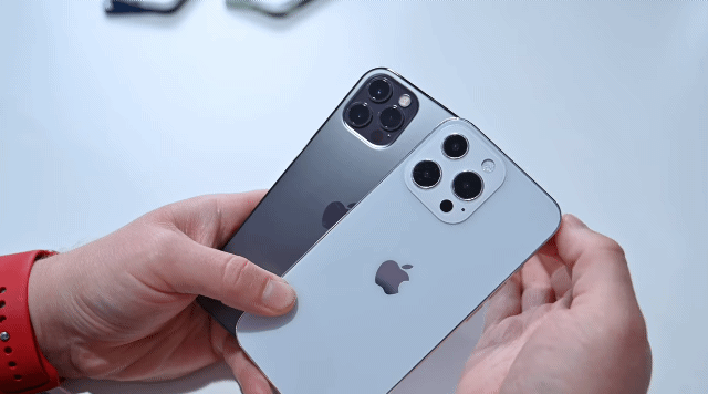 아이폰12프로(왼쪽)와 아이폰13프로 모형(오른쪽) [출처=애플인사이더(Apple Insider)]