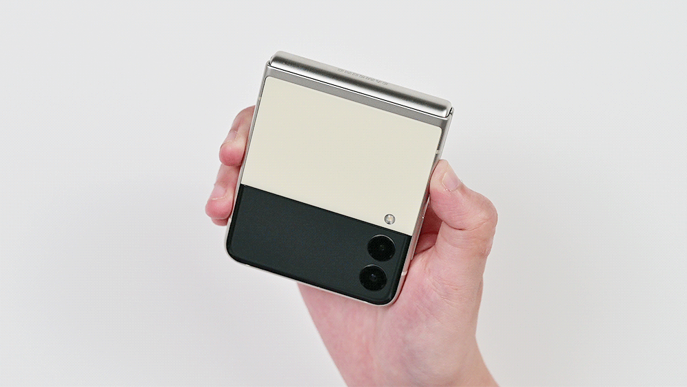 삼성전자는 갤럭시Z플립3 사용자가 취향에 따라 커버 디스플레이를 꾸밀 수 있게 다양한 옵션을 마련했다. [사진 삼성전자 뉴스룸]