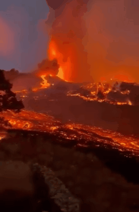 북아프리카 서쪽 스페인령 카나리아제도의 라팔마섬 쿰브레 비에하 국립공원 ‘카베사 데 바카’ 구역 내 화산이 19일 오후 3시15분쯤(현지시간) 분화했다. 사회관계망서비스(SNS) 갈무리