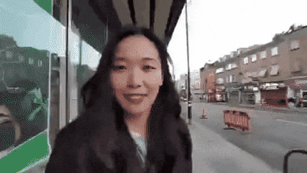 갑자기 얼굴에 주먹질하는 장면. 온라인 커뮤니티 캡처