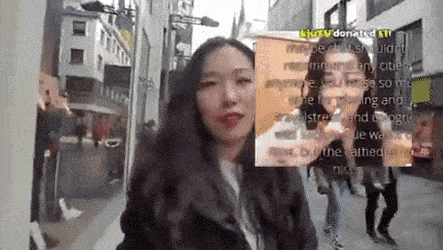 한국 여성이 지나가는데 카메라 치고 가자 이 여성은 결국 눈물을 흘린다.