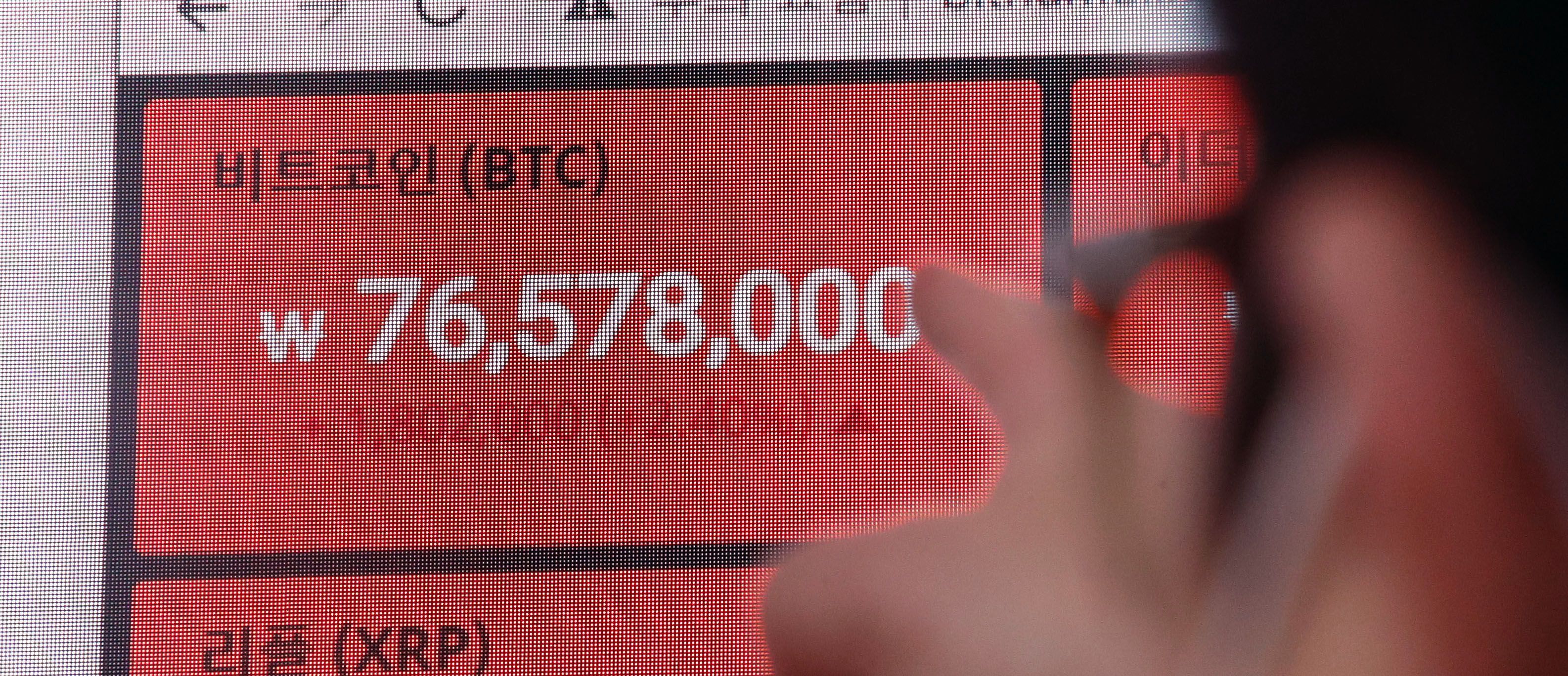 비트코인, ETF 타고 날았다.. 폭락 반년만에 최고치 근접