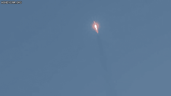 21일 전남 고흥 나로우주센터에서 발사된 누리호가 하늘을 날고 있다.[과기정통부 제공]