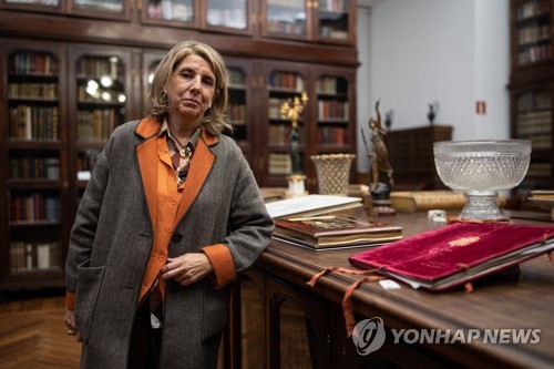 Gray palace 이미지
