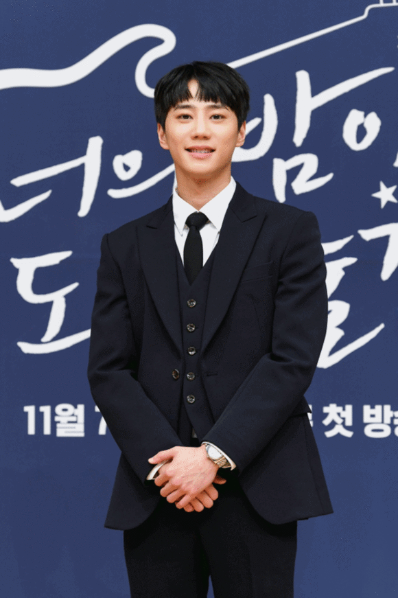 이준영은 극 중 월드스타 아이돌 그룹의 리더이자 자신 만의 성에 갇혀 있는 듯한 차가운 성격의 소유자 윤태인 역으로 분한다. /SBS 제공