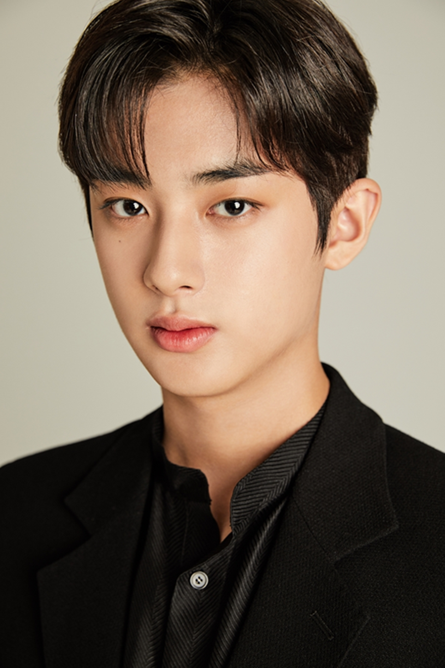 [단독] 김민규, 넷플릭스 '더 패뷸러스' 주연 발탁..'아이돌' 이어 상승곡선 | 인스티즈