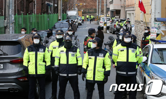 바람잘날없는집 이미지