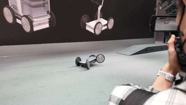 CES2022 현대차 부스에서 소형 모빌리티 플랫폼 모베드가 김연아 턴을 보여주고 있다. [원호연 기자]