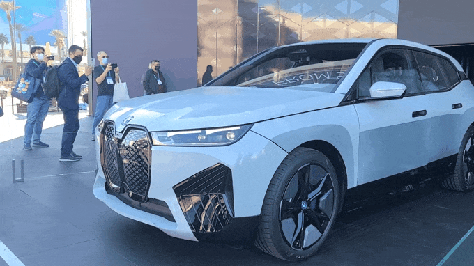 BMW iX Flow (영상=손의연기자)