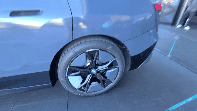 BMW iX Flow (영상=손의연기자)