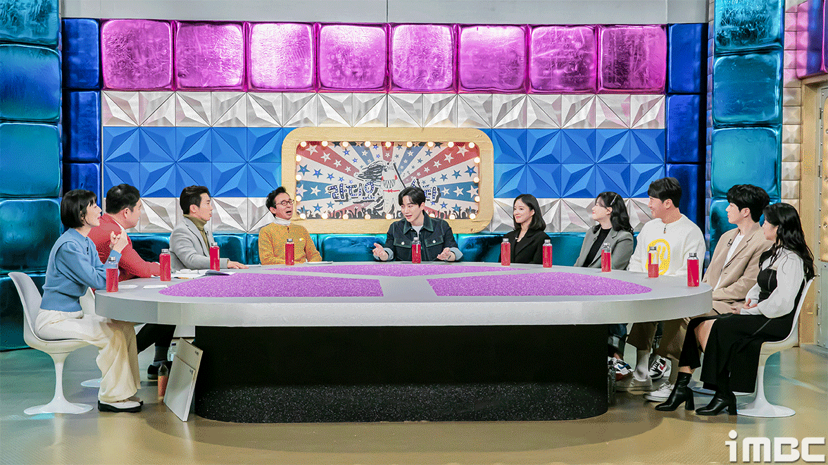 From the appearance of Lee Joon-ho seen at 2PM to the Forgotten Mountain of serious eyes called Our Palace, various charms introduced in Radio Star are revealed.Lee Joon-ho and Lee Se-young, who gathered topics with Red End of Clothes Retail on the day, showed off their extraordinary chemistry with Jang Hye-jin, Oh Dae-hwan, Kang Hoon and Lee Min-ji.In particular, Lee Joon-ho showed 2PM Emperor Penguin with his cute Fox eyes when Radio Star broadcast recording began.In addition, the eyes and voice tone of Isan, which did not forget Forgotten Mountain, gave a special charm. Also, a sincere expression of Kanghoon Dance attracted attention.MBC Radio Star is broadcast every Wednesday at 10:30 pm.iMBC