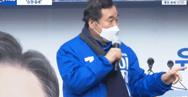 이낙연 민주당 총괄선대위원장이 지난 18일 순천 유세 도중 이재명 민주당 대선후보 선거노래가 흘러나오자 스태프들에게 노래를 꺼달라고 하는 모습 /이재명 유튜브